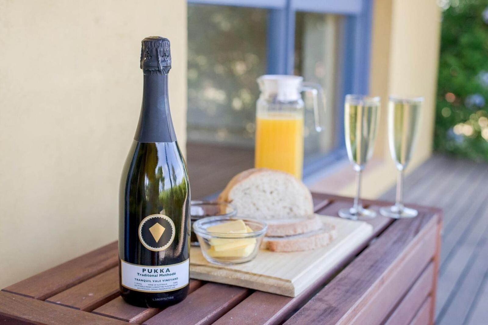Tranquil Vale Vineyard Hotel Luskintyre Bagian luar foto