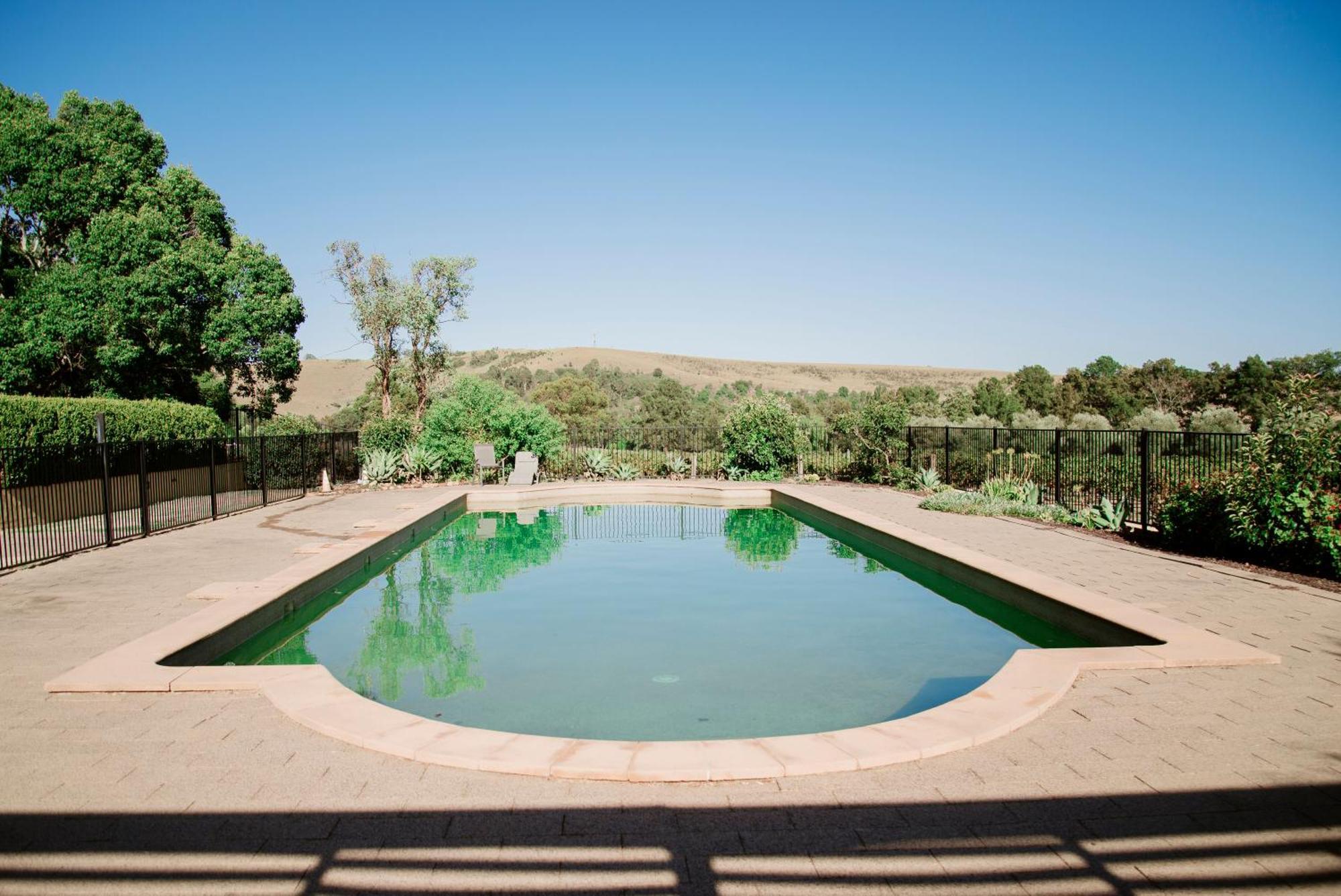 Tranquil Vale Vineyard Hotel Luskintyre Bagian luar foto