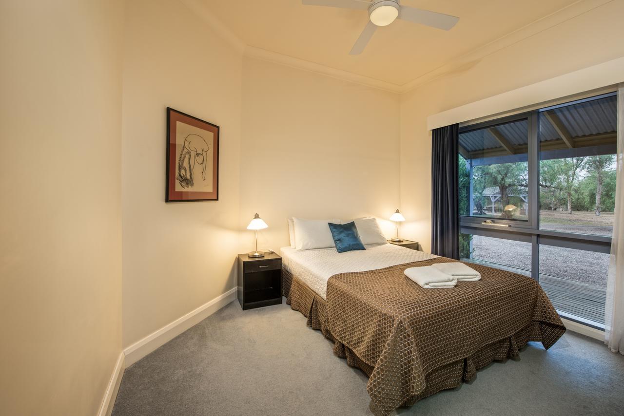 Tranquil Vale Vineyard Hotel Luskintyre Bagian luar foto