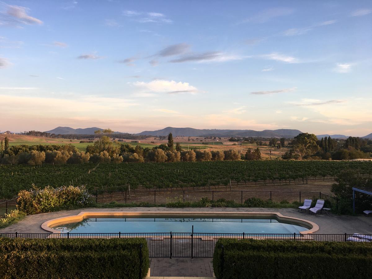 Tranquil Vale Vineyard Hotel Luskintyre Bagian luar foto