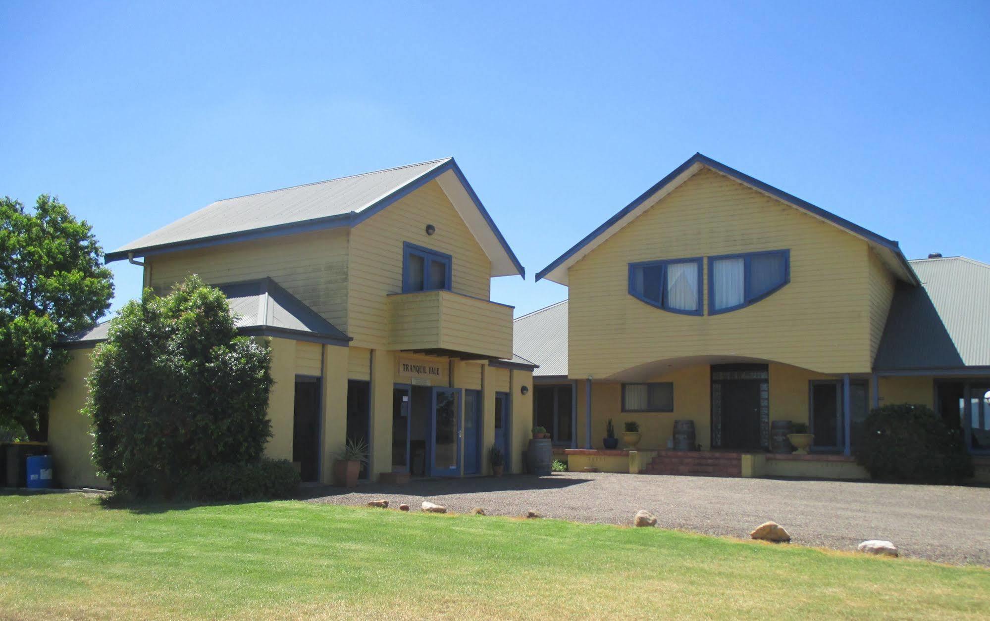 Tranquil Vale Vineyard Hotel Luskintyre Bagian luar foto