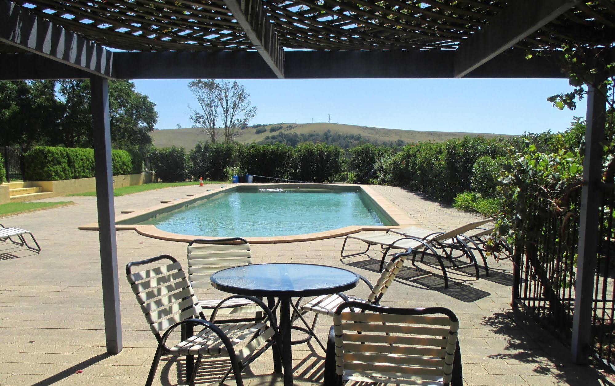Tranquil Vale Vineyard Hotel Luskintyre Bagian luar foto
